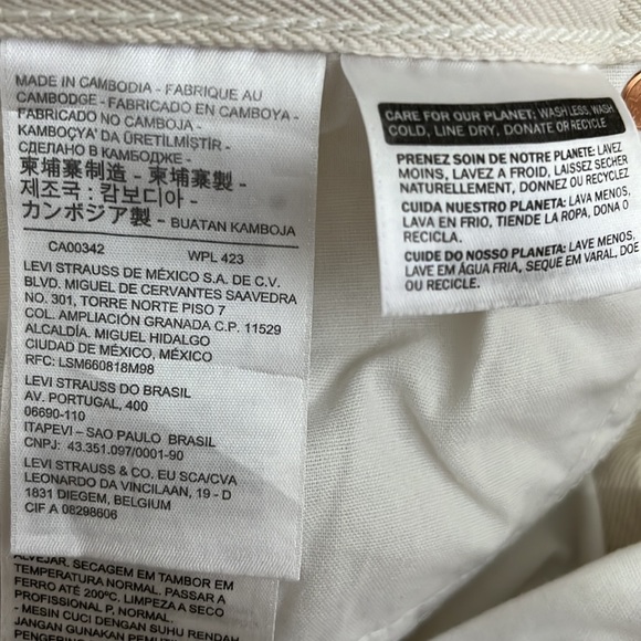 Levi's Wedgie Icon Fit Button Fly Raw Hem Jeans in Ecru - Size 26 - Picture 9 of 11